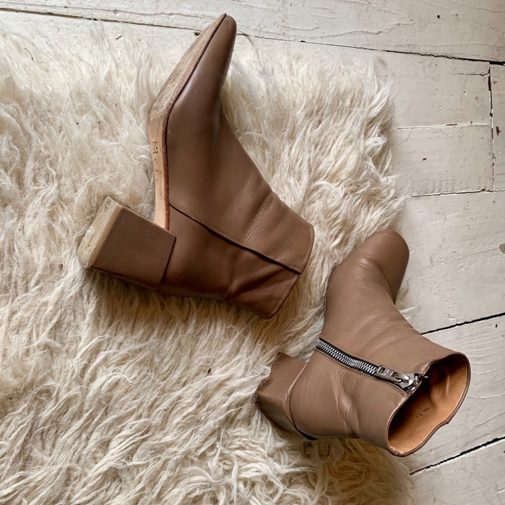 Loq Lazaro Boot on Mink